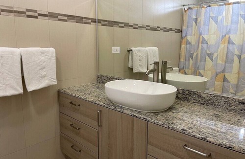 Tumon Appartement | Luxury 3BD/2BA Condo - Unit 105 Tumon Isa
