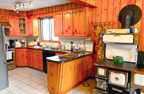 Les Pays-d'en-Haut Regional County Municipality Chalet De Ski | 4 Br Luxury St-Sauveur Chalet & Pool, Swim Spa, fireplace, close to Ski resort