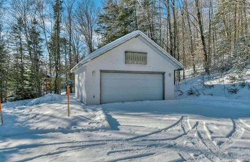 Les Pays-d'en-Haut Regional County Municipality Chalet De Ski | 4 Br Luxury St-Sauveur Chalet & Pool, Swim Spa, fireplace, close to Ski resort
