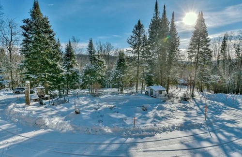 Les Pays-d'en-Haut Regional County Municipality Chalet De Ski | 4 Br Luxury St-Sauveur Chalet & Pool, Swim Spa, fireplace, close to Ski resort