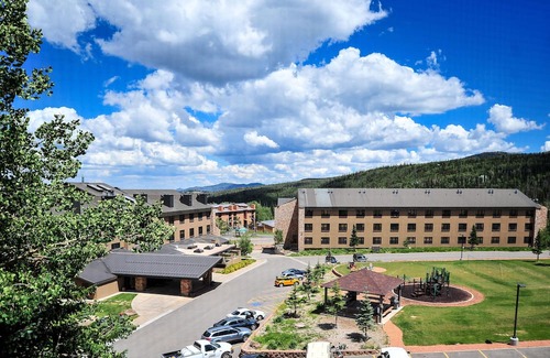 Brian Head Station Balnéaire | Cozy home base for your ski vacation just a 2 min walk frm Brians Head Resort.