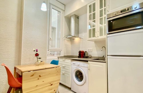 Centro Appartement | Charming Puerta del Sol Center - 6 bedrooms, 4 bathrooms