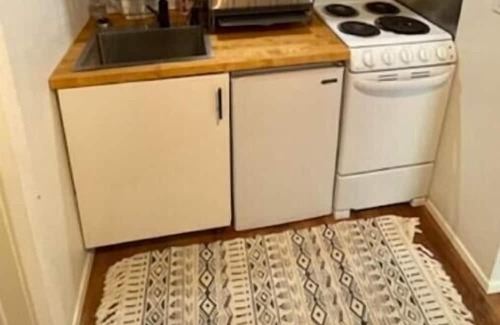 Clawson Maison | Charming Studio Apartment with patio in back of house