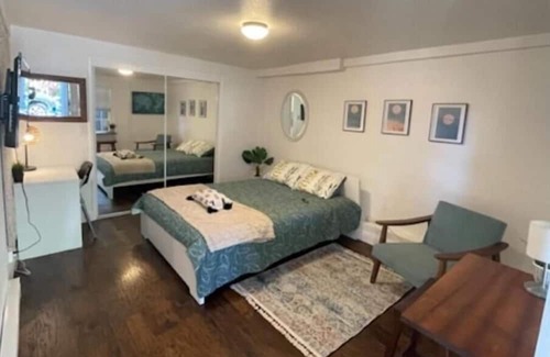 Clawson Maison | Charming Studio Apartment with patio in back of house