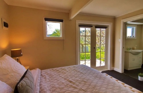 North Lilydale Maison | Tumbledown Barnhouse.