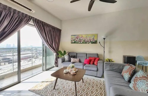 Puchong Appartement | Sunset view Apt perfect for Biz/Family @ SetiaWalkn