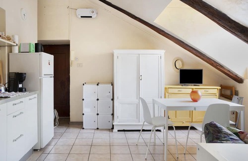 San Salvario Appartement | Holiday Apartment "Ellen's 2" with A/C & Wi-Fi