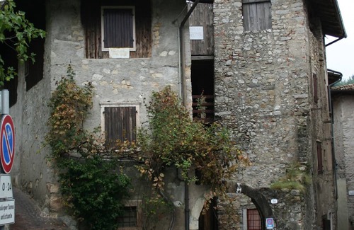 Canale di Tenno Appartement | Antica Dimora Del Gallo Nero - Appartamento Giallo