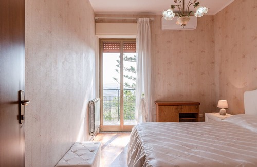 Camastra Lit Et Petit-Déjeuner | Bed and Breakfast "Agrigento Pool and Garden" with Private Pool, Shared Terrace & Wi-Fi
