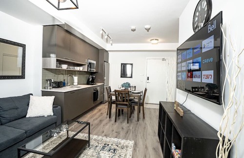 West Oak Trails Appartement | Unwind in Elegance! Luxury 1BR+Den Condo,