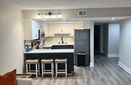 Auburn Copropriété | 2BR/2BA Renovated Condo under 1 mile to Toomers