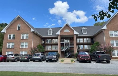 Auburn Copropriété | 2BR/2BA Renovated Condo under 1 mile to Toomers