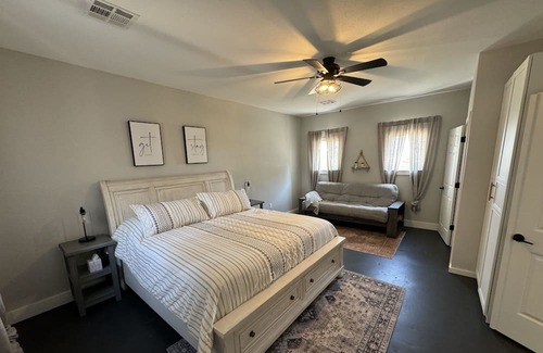 Pauls Valley Autre | Cozy farmhouse in the country! Beautiful all-new furnishings and gorgeous views!