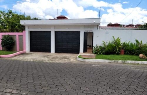 Managua Maison | Casa Entera con Alberca en las Colinas Managua, Apta Para Familias