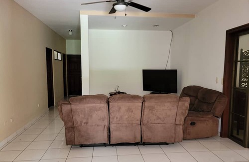 Managua Maison | Casa Entera con Alberca en las Colinas Managua, Apta Para Familias