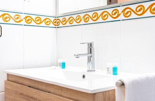 Cornella de Llobregat Appartement | GuestReady - Vintage Elegance in Catalonia