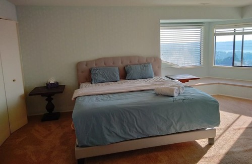 Somerset Maison | Bellevue Somerset Luxury House 5b/3.5b + Super View, but Still very Affordable!