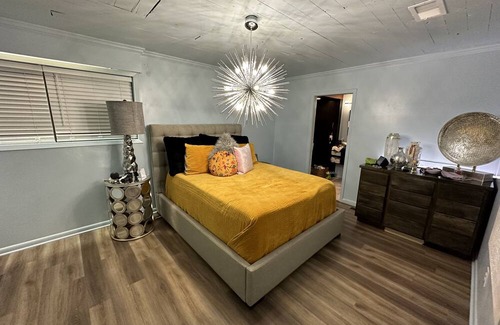 Stuttgart Maison | Cozy and homelike with a large back yard and great neighborhood