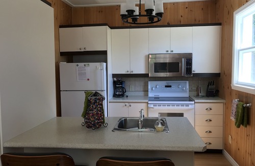 Saint-Jean-de-l'lle-d'Orleans Chalet De Ski | View and access to the river, swimming pool, 4 pers. put down your suitcases and shine around.