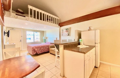 Panama City Beach Maison | Casa Blanca Resort Gulf Front Studio Loft Sleeps 5