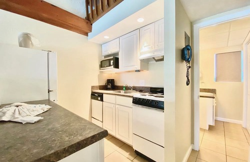 Panama City Beach Maison | Casa Blanca Resort Gulf Front Studio Loft Sleeps 5