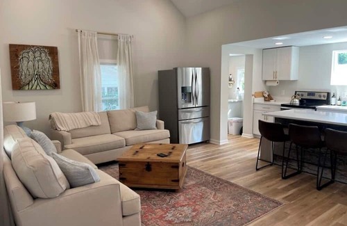 Fort Mill Maison | COZY Downtown FORT MILL.1/2 block to MAIN STREET Restaurants* (3 bd, 2 ba)