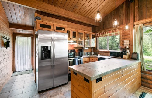Gold Bar Cabine | The Lily Pad - rustic cabin for 2+pets, mountain view, river access