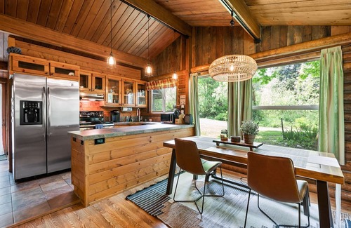 Gold Bar Cabine | The Lily Pad - rustic cabin for 2+pets, mountain view, river access