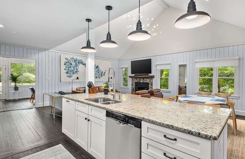 Saluda Maison | Tree Blew Inn: free daily activities, cozy rooms.