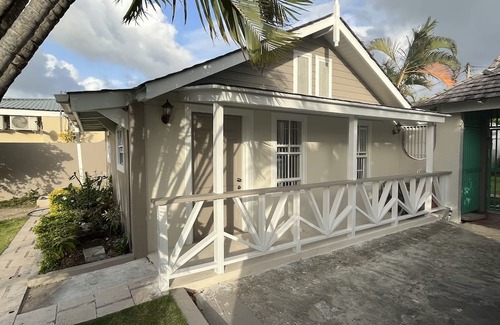 Rodney Bay Cottage | Cozy Caribbean Cottage only a stone’s throw away from beach!