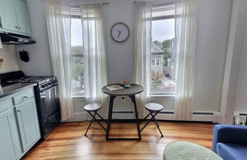 Munjoy Hill Appartement | Petit Pad Atop Munjoy Hill+Steps to Eastern Prom!