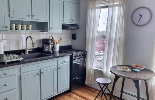Munjoy Hill Appartement | Petit Pad Atop Munjoy Hill+Steps to Eastern Prom!