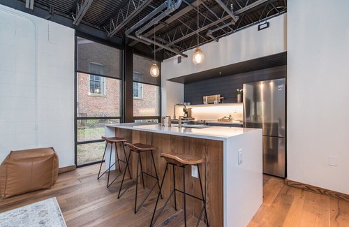 Downtown Appartement | This serviced apartment is a 2 bedroom(s), 2 bathrooms, located in Lexington, KY.