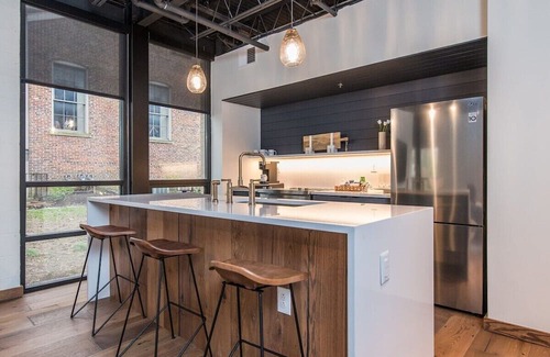 Downtown Appartement | This serviced apartment is a 2 bedroom(s), 2 bathrooms, located in Lexington, KY.