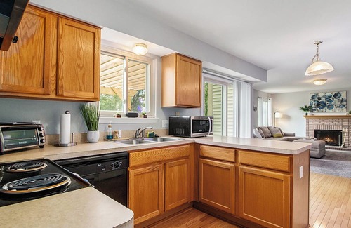 Ann Arbor Maison | Elegant Residence 3 Miles from UM Stadium