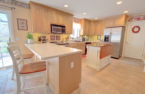Preston Maison | Perfect home for adventure! 2mi to Foxwoods, 15 min to Mystic, tour CT WineTrail