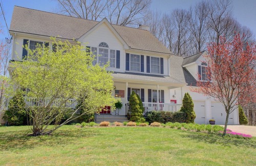Preston Maison | Perfect home for adventure! 2mi to Foxwoods, 15 min to Mystic, tour CT WineTrail