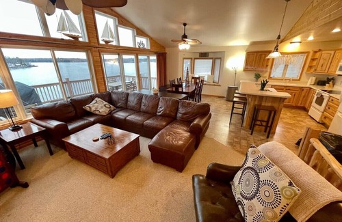 Hale Cabine | Lakefront Lookout on Sage Lake!