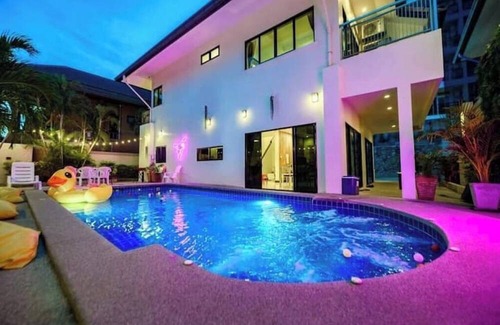 Pratumnak Hill Maison | 4 Beds Close to Walking Street