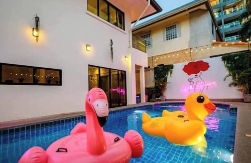 Pratumnak Hill Maison | 4 Beds Close to Walking Street