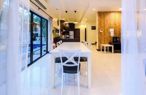 Pratumnak Hill Maison | 4 Beds Close to Walking Street