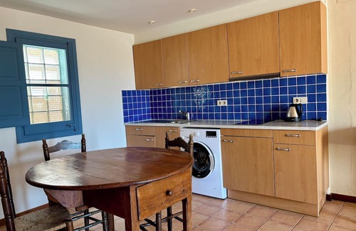 Ullastret Appartement | HOTEL EL FORT DúLLASTRET. Apartment 3: Two bedrooms with terrace.