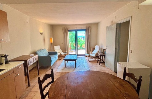 Ullastret Appartement | HOTEL EL FORT DúLLASTRET. Apartment 3: Two bedrooms with terrace.