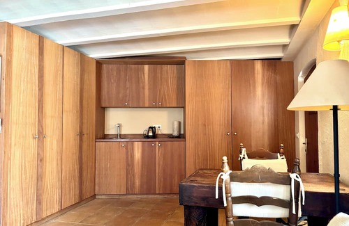 Ullastret Appartement | EL FORT DúLLASTRET, Apartment 1: Studio with King Size Bed