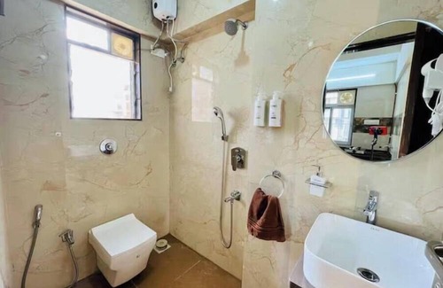 Kandivali East Chalet De Ski | Urban Suite with Kitchenette at Malad West