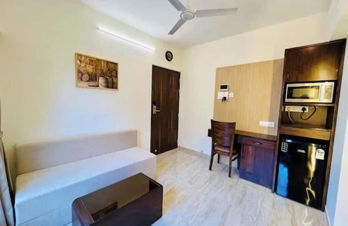 Kandivali East Appartement | Executive 1BHK Suite | Near Link Road