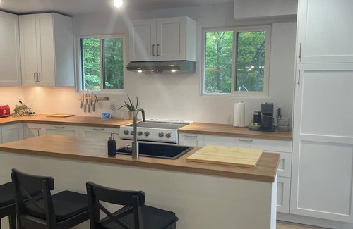 Saint-Pierre-de-l'lle-d'Orleans Chalet De Ski | Renovated country home on Île d'Orléans/La Maison Blanche