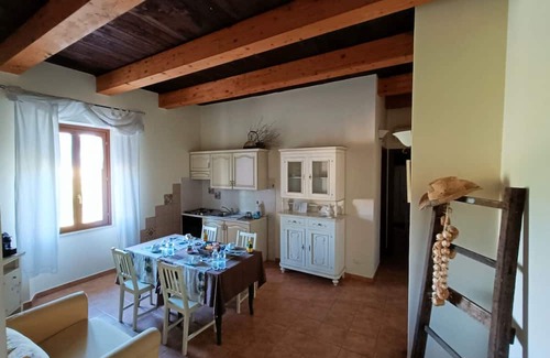 Fornole Appartement | Apartment 'Tenuta Marchesi Fezia - 1' with Shared Pool, Wi-Fi and Air Conditioning