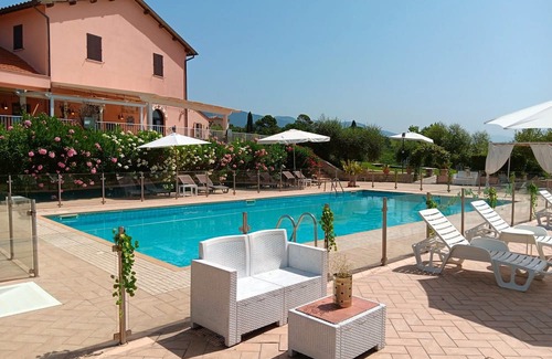 Fornole Appartement | Apartment 'Tenuta Marchesi Fezia - 1' with Shared Pool, Wi-Fi and Air Conditioning