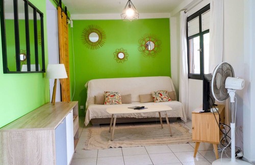 Riviere-Sens Villa | Villa Ti Kaz Houelmont nested in a tropical garden next to Riviere Sens beach